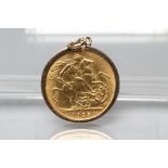 A GEORGE V SOVEREIGN 1925, in a 9ct gold loose pendant mount, 9.3g gross (Est. plus 17.5% premium)