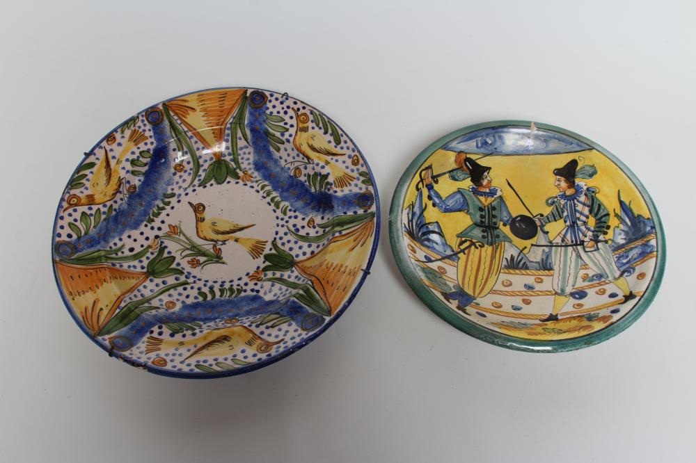 A MONTELUPO MAIOLICA SMALL CHARGER, 19th century, of plain dished circular form, painted in