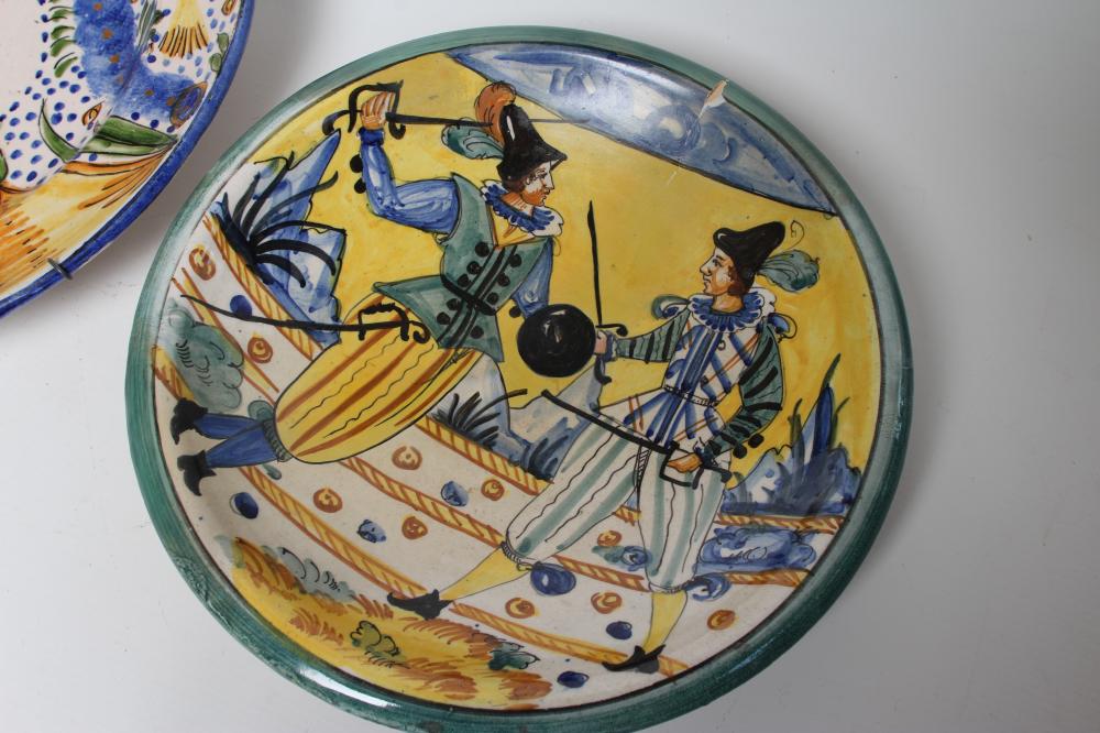 A MONTELUPO MAIOLICA SMALL CHARGER, 19th century, of plain dished circular form, painted in - Image 2 of 5