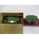 Hornby Trains 501 clockwork locomotive in L.N.E.R. green with 501 tender, boxed G-E (Est. plus 21%