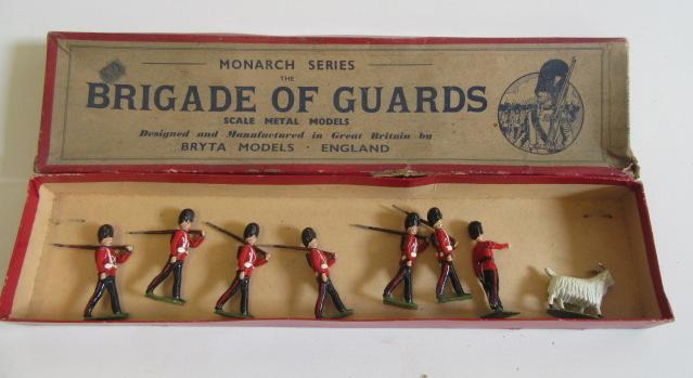 Britains Irish Guards with officer and mascot, box F, models E (Est. plus 21% premium inc. VAT)