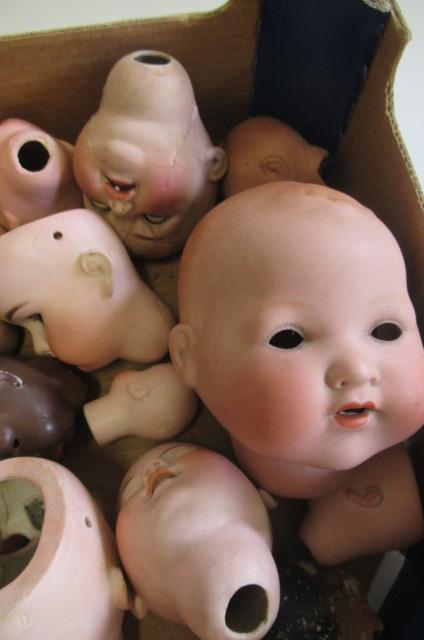 Thirty bisque dolls heads, including AM 351, AM 390, Kammer & Reinhardt etc (Est. plus 21% premium - Image 4 of 4