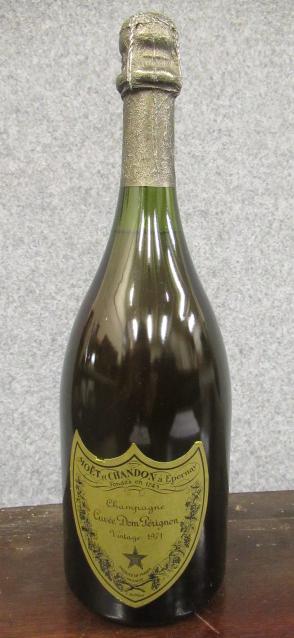 One bottle 1971 Moet et Chandon, Dom Perignon Champagne