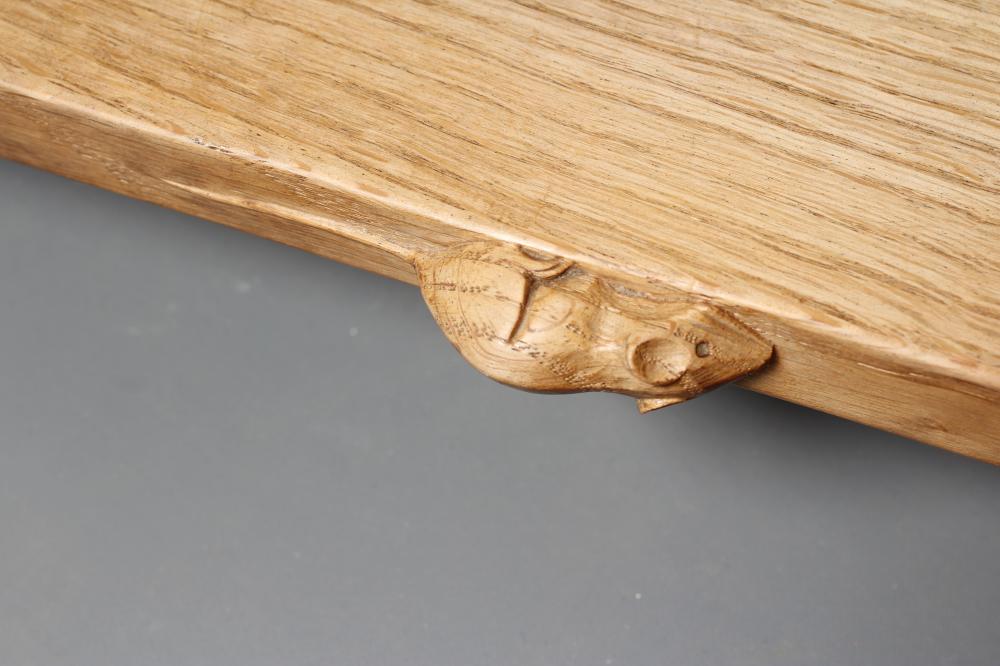 A ROBERT THOMPSON OAK WALL SHELF of rounded oblong form with carved mouse trademark in high - Bild 2 aus 3