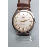 A GENTLEMAN'S LONGINES AUTOMATIC CONQUEST WRISTWATCH, the silvered dial with gilt dagger markers,