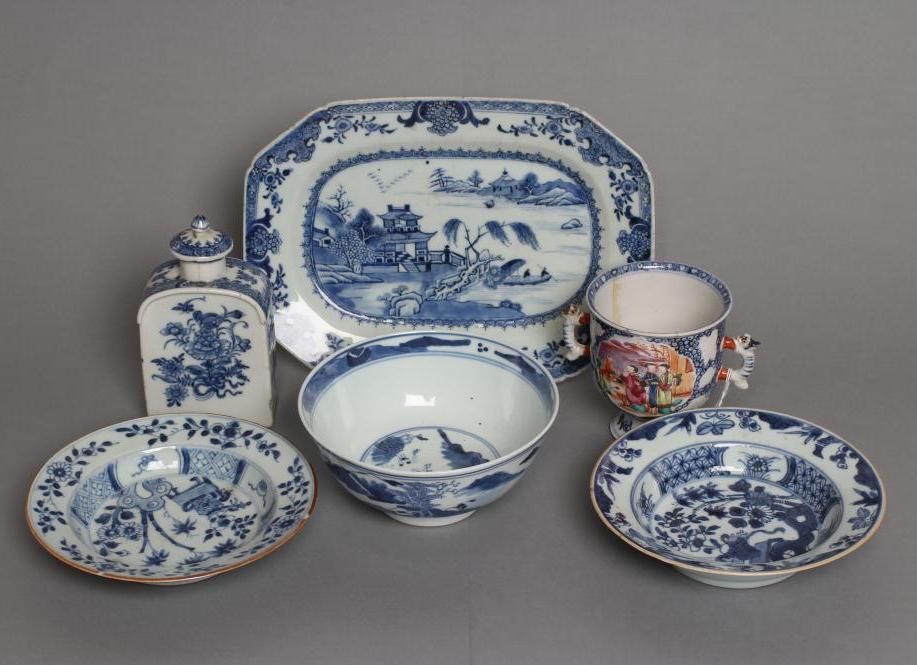 A COLLECTION OF CHINESE PORCELAIN, comprising an oblong tea canister and cover, 5 1/2" high, sauce