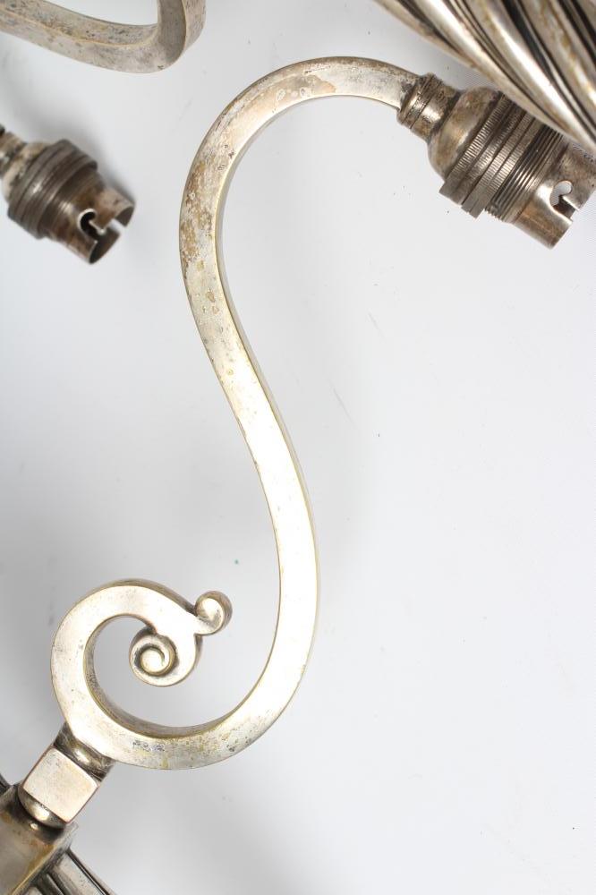 A PAIR OF EDWARDIAN SILVER PLATED LIGHT PENDANTS, the three scrolled branches issuing from a wrythen - Bild 4 aus 4