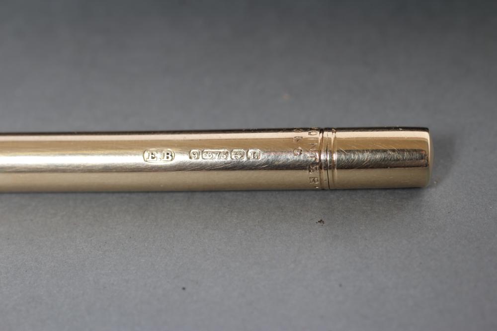 A 9CT GOLD PROPELLING PENCIL of plain cylindrical form, engraved "Maud Humphreys From R. Tilney & - Image 3 of 5