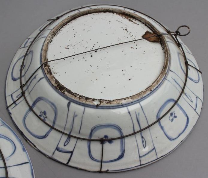 A CHINESE KRAAK PORCELAIN DISH of circular form with lobed rim, centrally painted in underglaze blue - Image 5 of 5