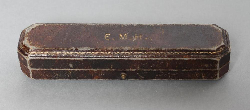 A 9CT GOLD PROPELLING PENCIL of plain cylindrical form, engraved "Maud Humphreys From R. Tilney & - Image 5 of 5