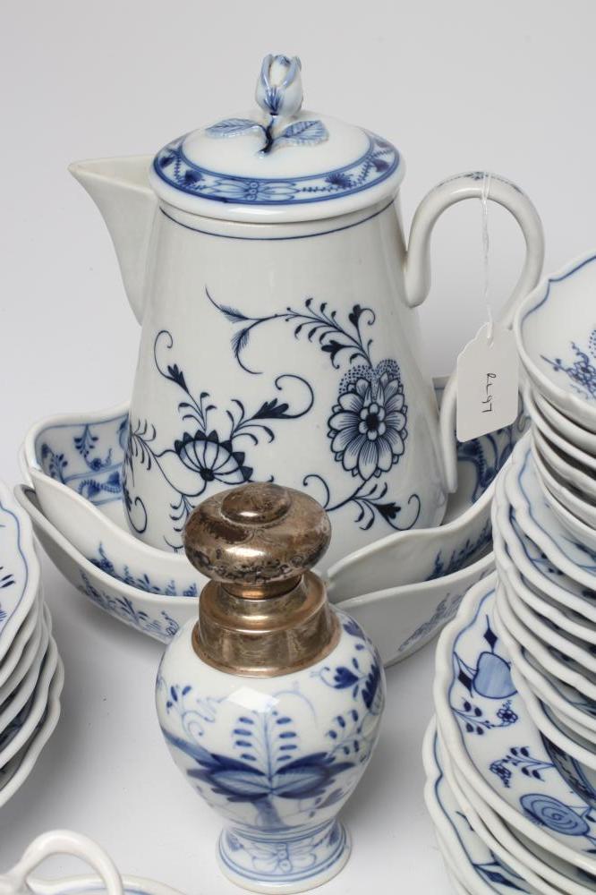 A MATCHED AND COMPOSITE MEISSEN PORCELAIN PART DINNER AND TEA SERVICE, late 19th century and - Image 3 of 4