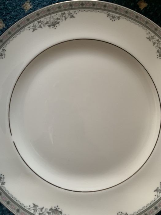 Royal Doulton York pattern dinner and tea service. Condition Report12 Dinner plates 17cms, 12 medium - Image 9 of 9