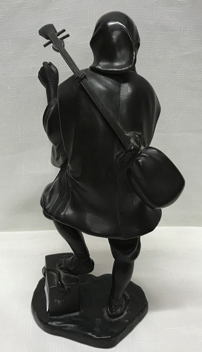 Japanese Meiji period bronze figure of a musician carrying a Shamisen with signature to the base. - Image 2 of 5