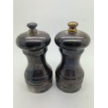 Hallmarked silver salt and pepper grinders, London 1986, maker Whitehill Silver & Plate Co. 10cms h.