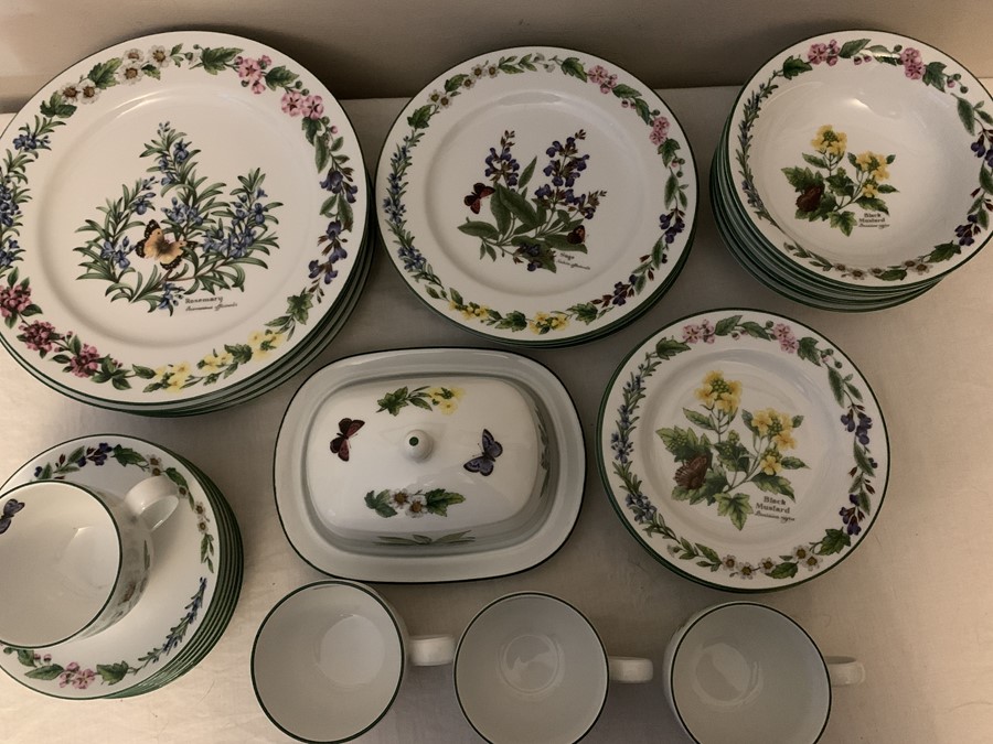 Royal Worcester part dinner and tea service 'Worcester Herbs' 6 x 26cms d plates, 6 x 21cms d - Image 3 of 5