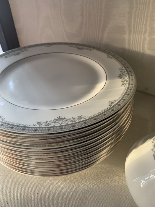 Royal Doulton York pattern dinner and tea service. Condition Report12 Dinner plates 17cms, 12 medium - Image 4 of 9