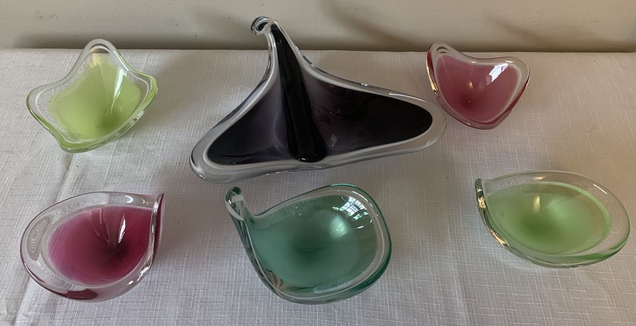 Six pieces of Flygsfors glass including Paul Kedelv Manta Ray dish 22.5 cms. All marked Flysgfors