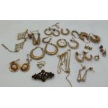 A Victorian 9ct gold brooch, 9ct gold fine chain (broken) together with various gold earrings and