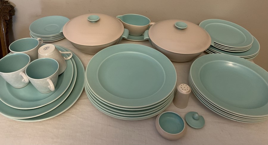 A Poole pottery twin-tone part dinner and tea service to include 5 x 24cms d bowls, 4 x 23cms - Image 4 of 4