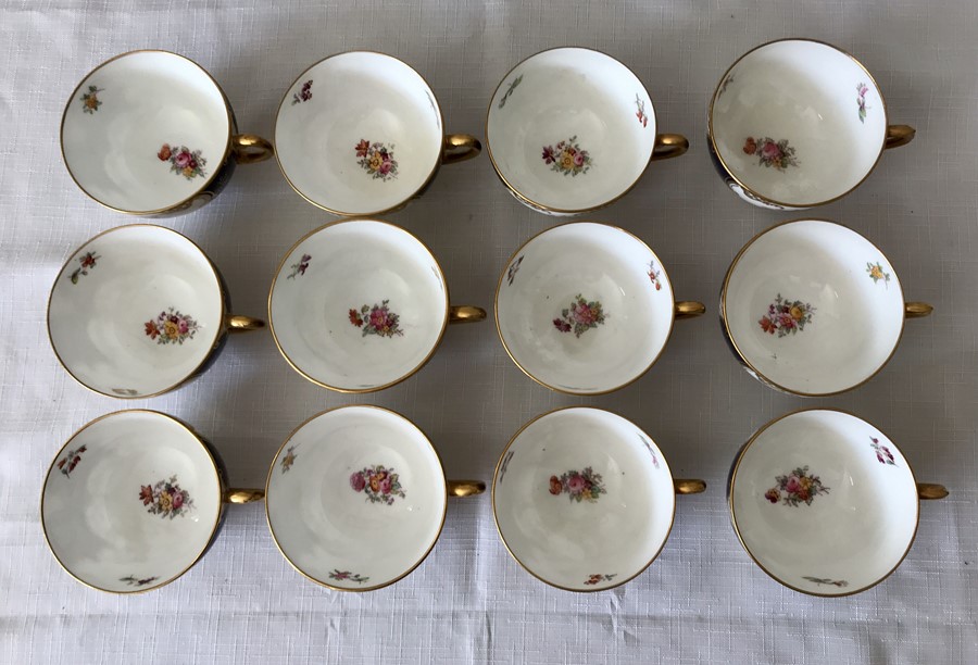 A Coalport tea service, 12 saucers, 12 plates, 12 cups, 1 sugar bowl and 2 cake plates. Condition - Image 3 of 9