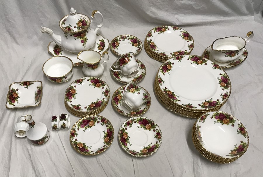 Royal Albert Old Country Roses tea and dinner war, tea set, teapot, milk and sugar bowl, 6 side