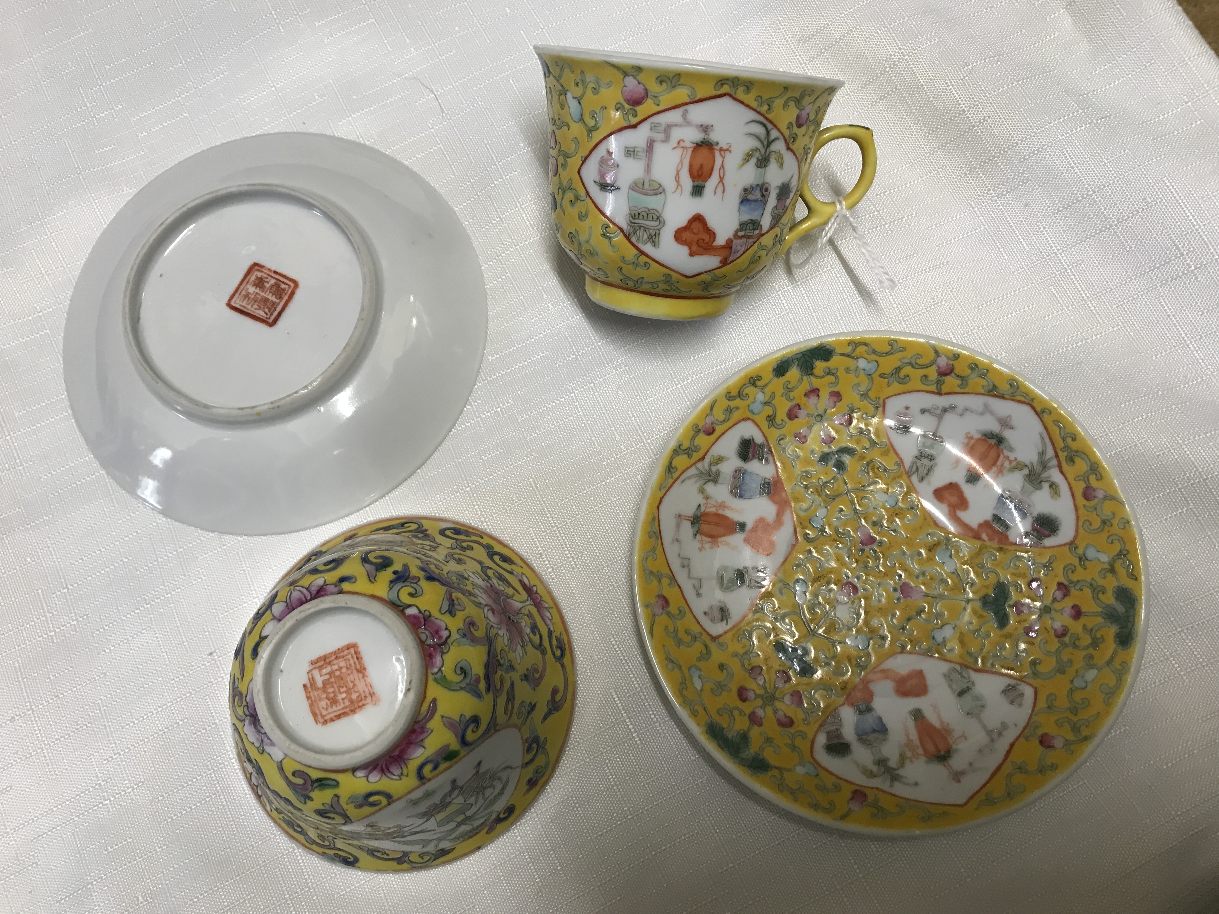 Chinese famille jeune tea bowl, cup and two saucers with square seal marks. Condition ReportNibble - Image 8 of 9