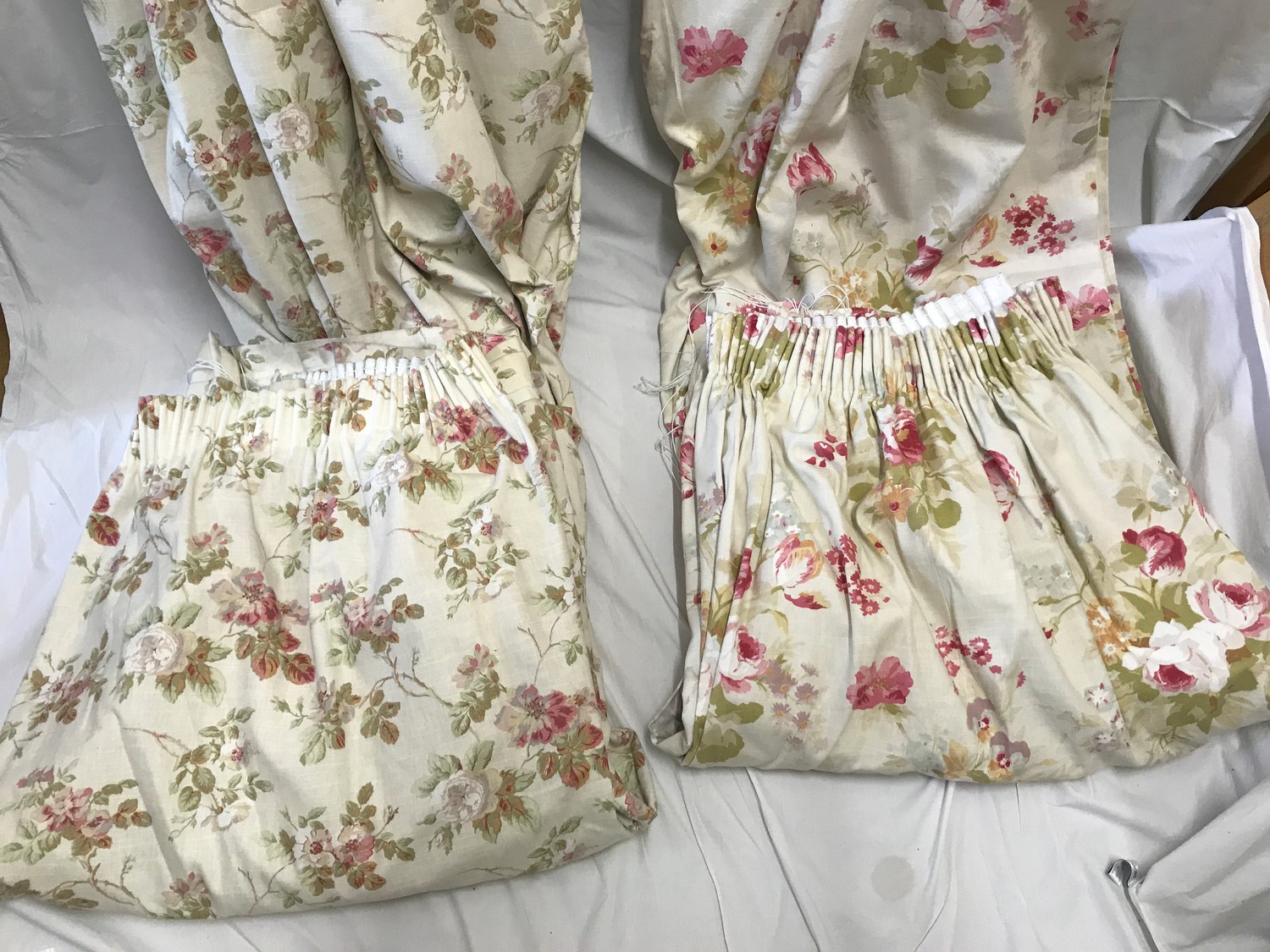 Two pairs of large Laura Ashley Floral patterned curtains, of two designs, 1 x Wild Roses and each - Image 4 of 6