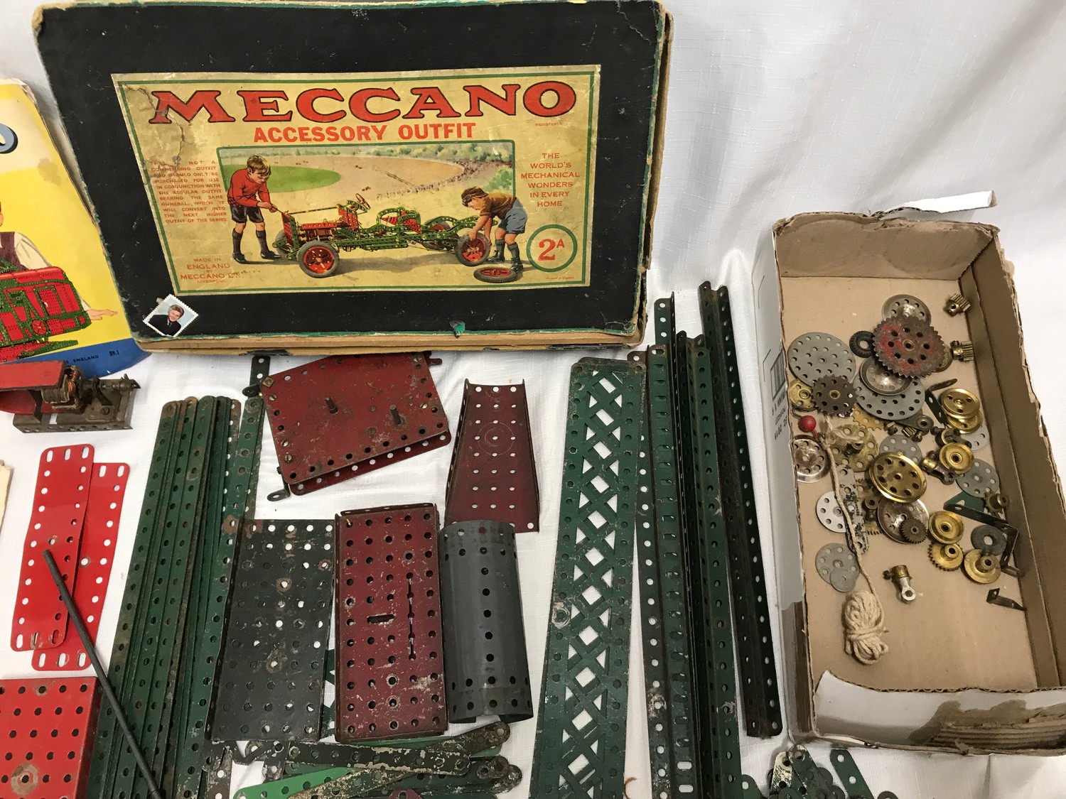 Meccano collection, accessory outfit, 2A box, instruction booklets, Meccano screws tins, playworn - Image 4 of 7