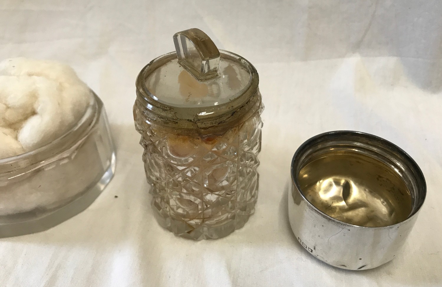 A Silver lidded smelling salt in cut glass pot with original stopper, Birmingham 1906 maker rubbed - Image 7 of 8