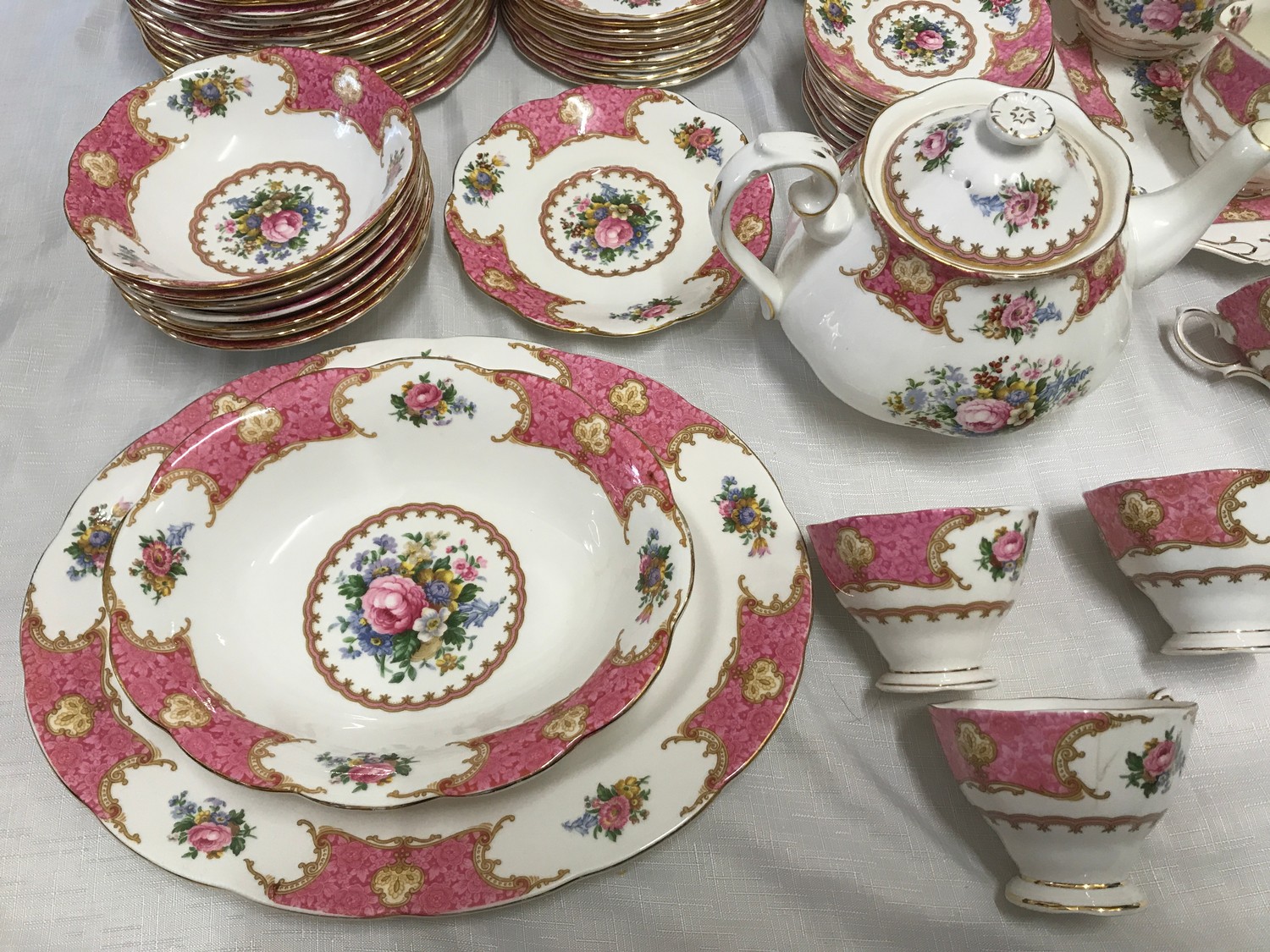 Royal Albert Lady Carlyle tea and dinner ware. Pink ground floral design with gilt border. 129 - Image 4 of 13