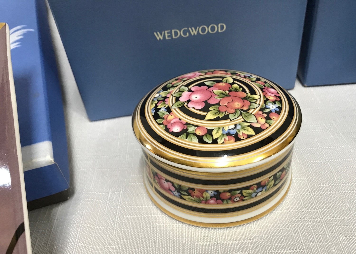 Wedgwood selection to include a Prunus square tray 20cm, a Clio circular box 7.5cm d, a small - Image 4 of 5