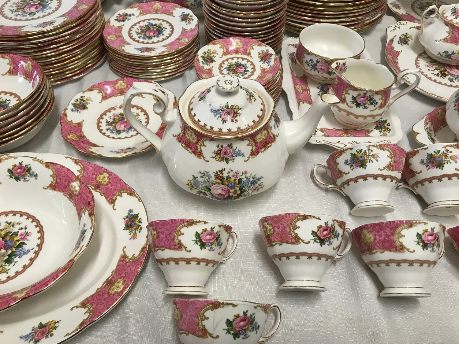 Royal Albert Lady Carlyle tea and dinner ware. Pink ground floral design with gilt border. 129 - Image 10 of 13