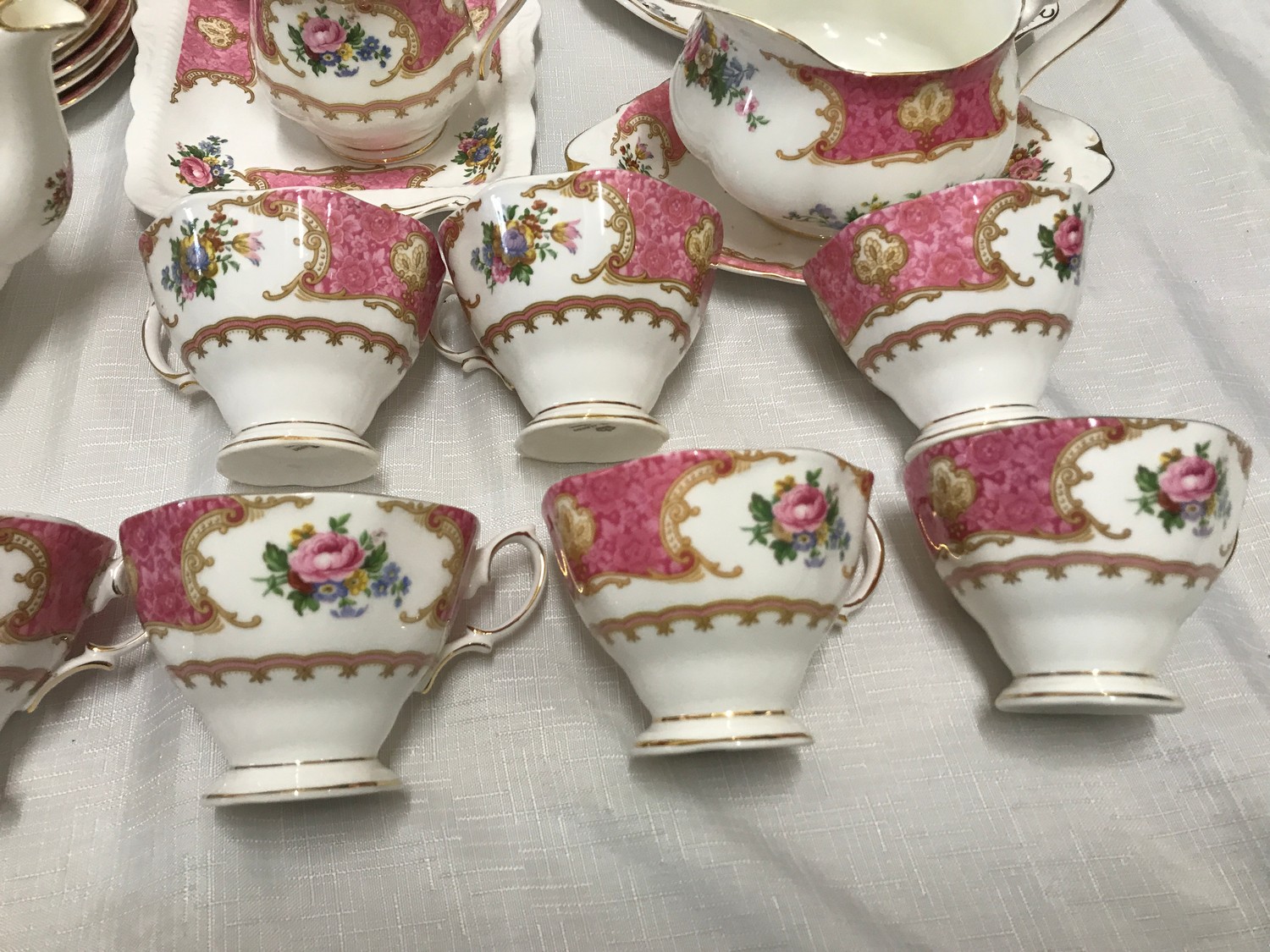 Royal Albert Lady Carlyle tea and dinner ware. Pink ground floral design with gilt border. 129 - Image 9 of 13