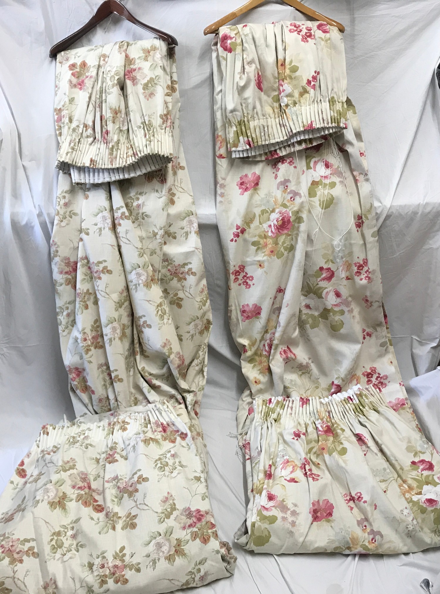 Two pairs of large Laura Ashley Floral patterned curtains, of two designs, 1 x Wild Roses and each - Image 2 of 6