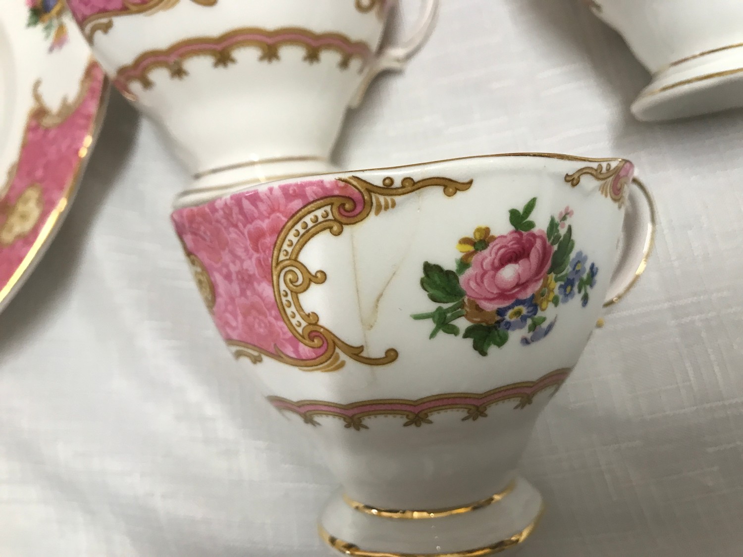 Royal Albert Lady Carlyle tea and dinner ware. Pink ground floral design with gilt border. 129 - Image 2 of 13