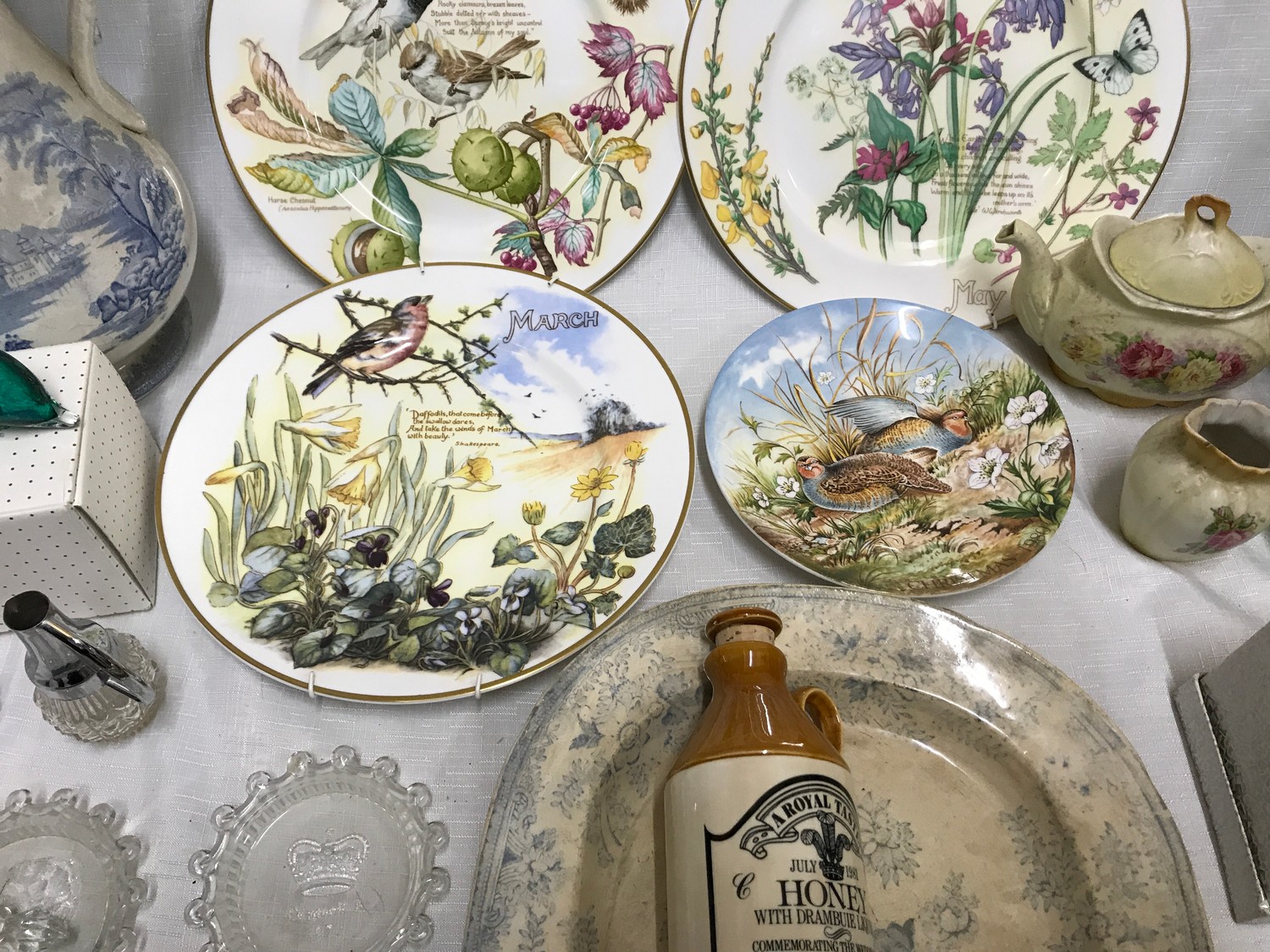 Pottery and glassware selection. Osborne plaques, Caverswall decorative plates, blue and white jug - Image 7 of 7