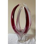 A Swedish Flygsfors Coquille Sommerso glass vase by Paul Kedelv in shades of pink, white and
