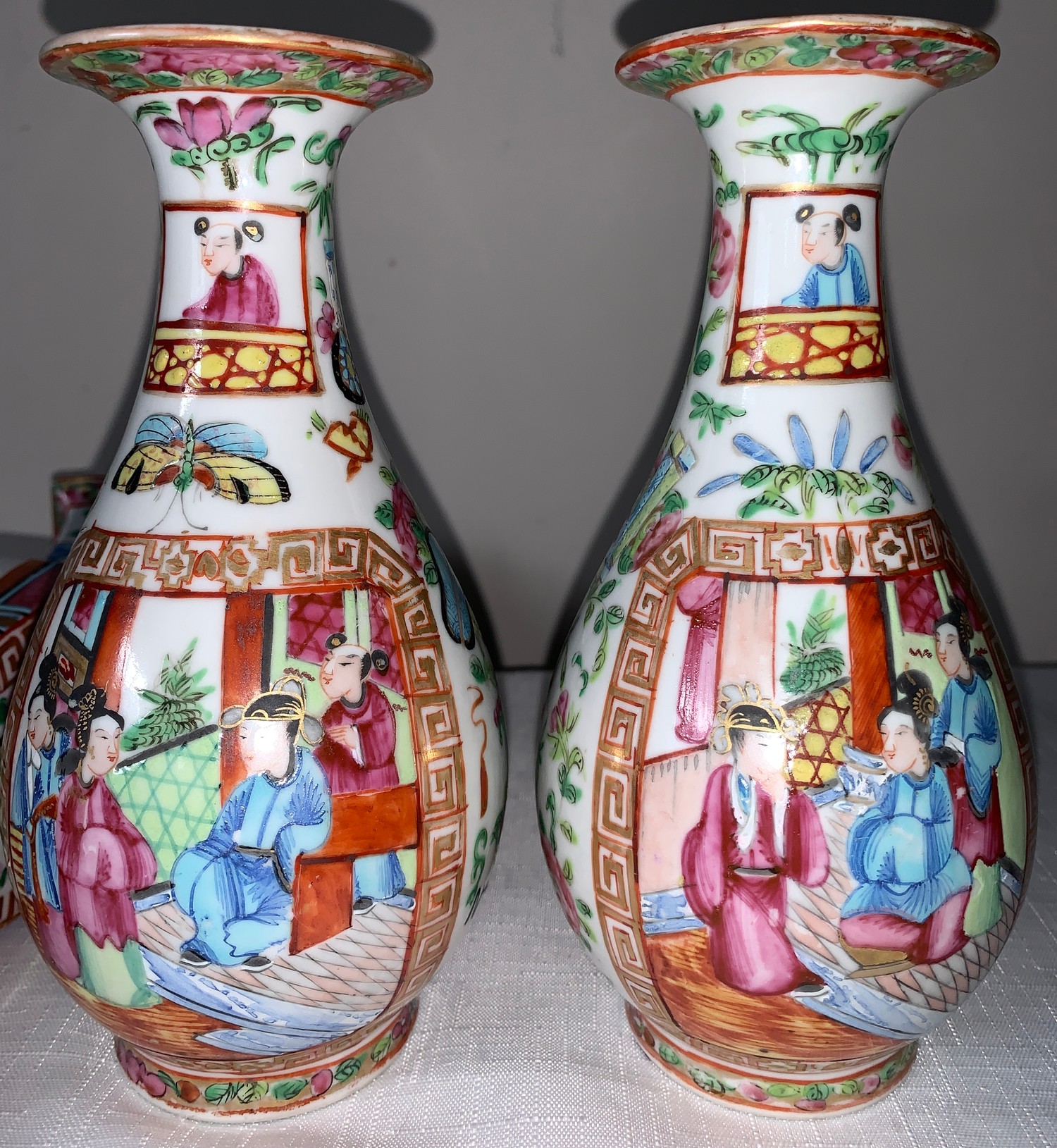 A garniture of four 19thC Chinese famille rose Mandarin pattern tallest 23cms h.Condition - Image 8 of 10