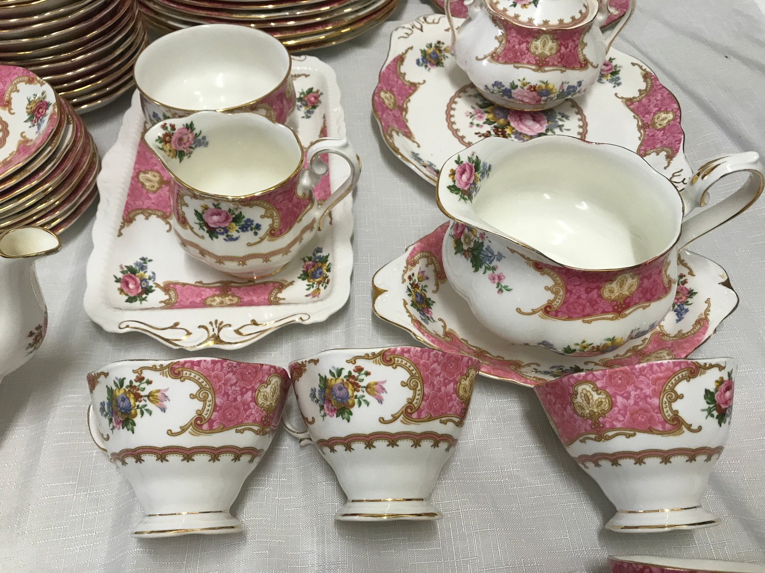 Royal Albert Lady Carlyle tea and dinner ware. Pink ground floral design with gilt border. 129 - Image 8 of 13