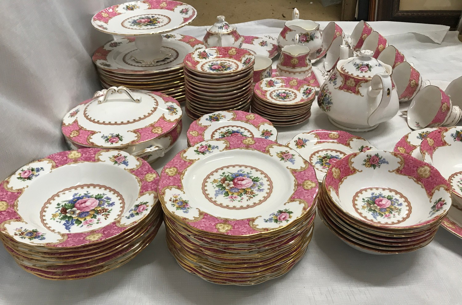 Royal Albert Lady Carlyle tea and dinner ware. Pink ground floral design with gilt border. 129 - Image 13 of 13