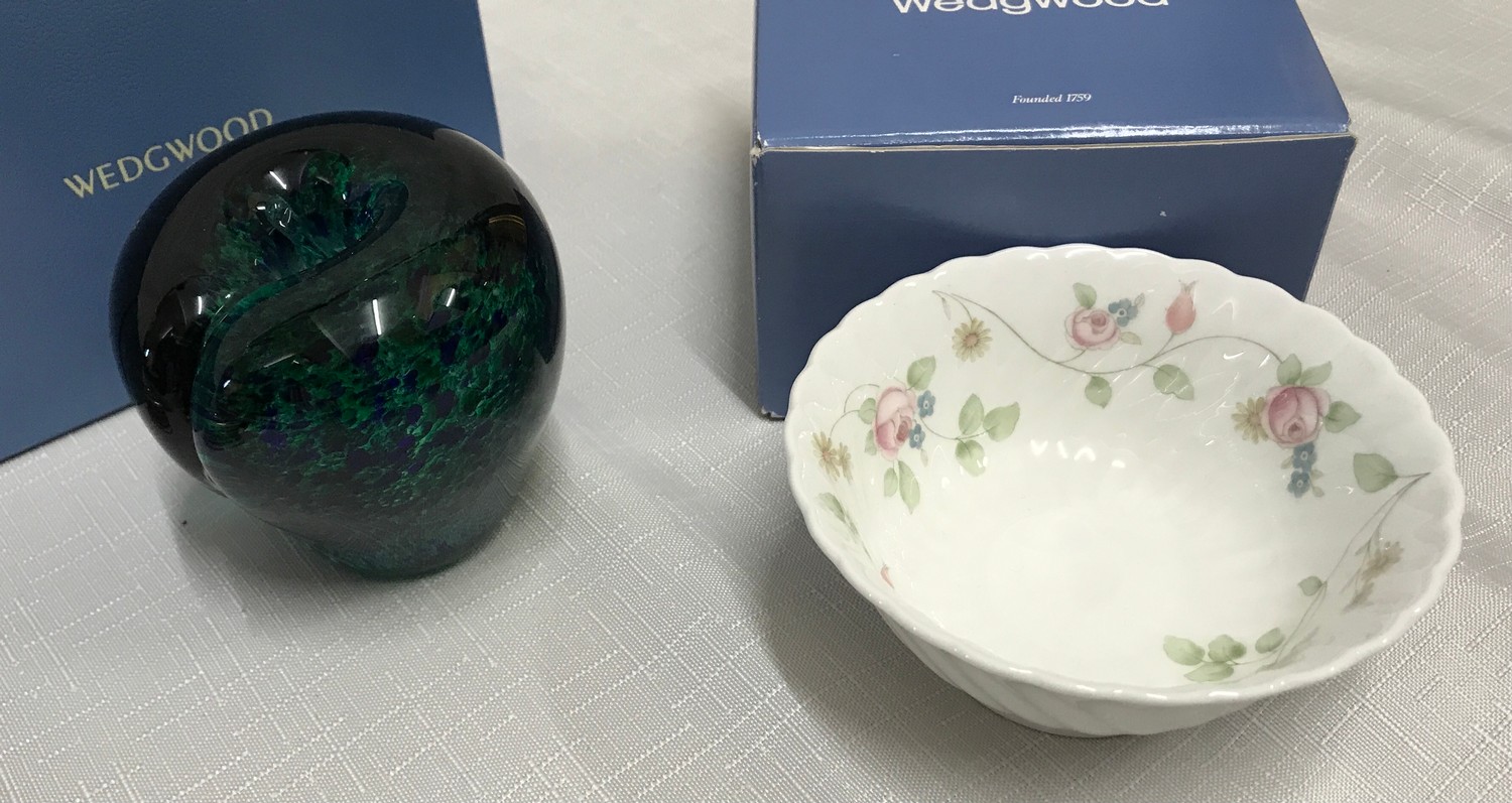 Wedgwood selection to include a Prunus square tray 20cm, a Clio circular box 7.5cm d, a small - Image 3 of 5
