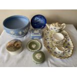 A collection of ceramics to include 4 pieces of Wedgwood jasperware, a blue pedestal bowl 20cms d