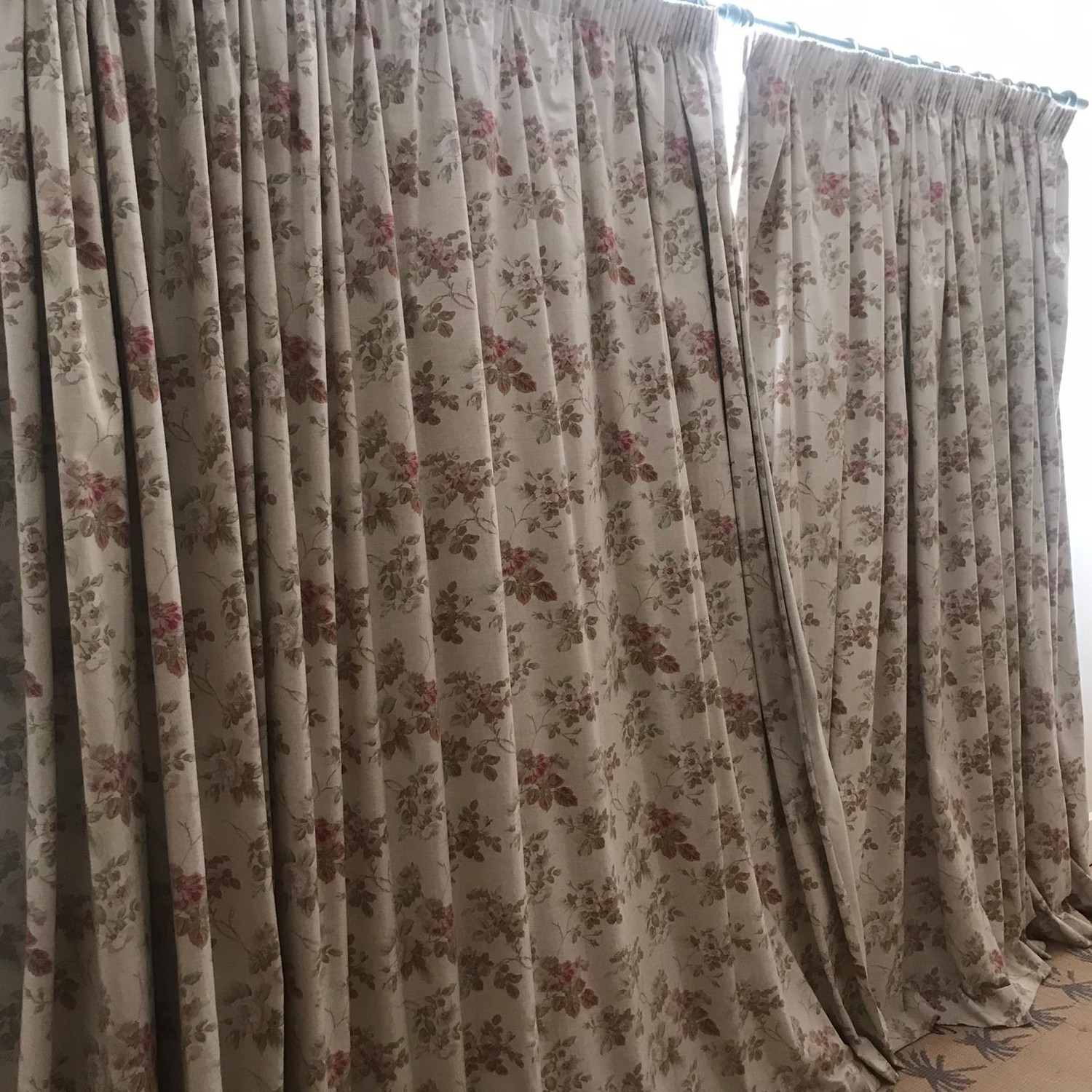 Two pairs of large Laura Ashley Floral patterned curtains, of two designs, 1 x Wild Roses and each - Image 3 of 6
