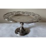 A hallmarked silver tazza. 316.8gms. Sheffield 1905. Levesley Brothers maker.Condition