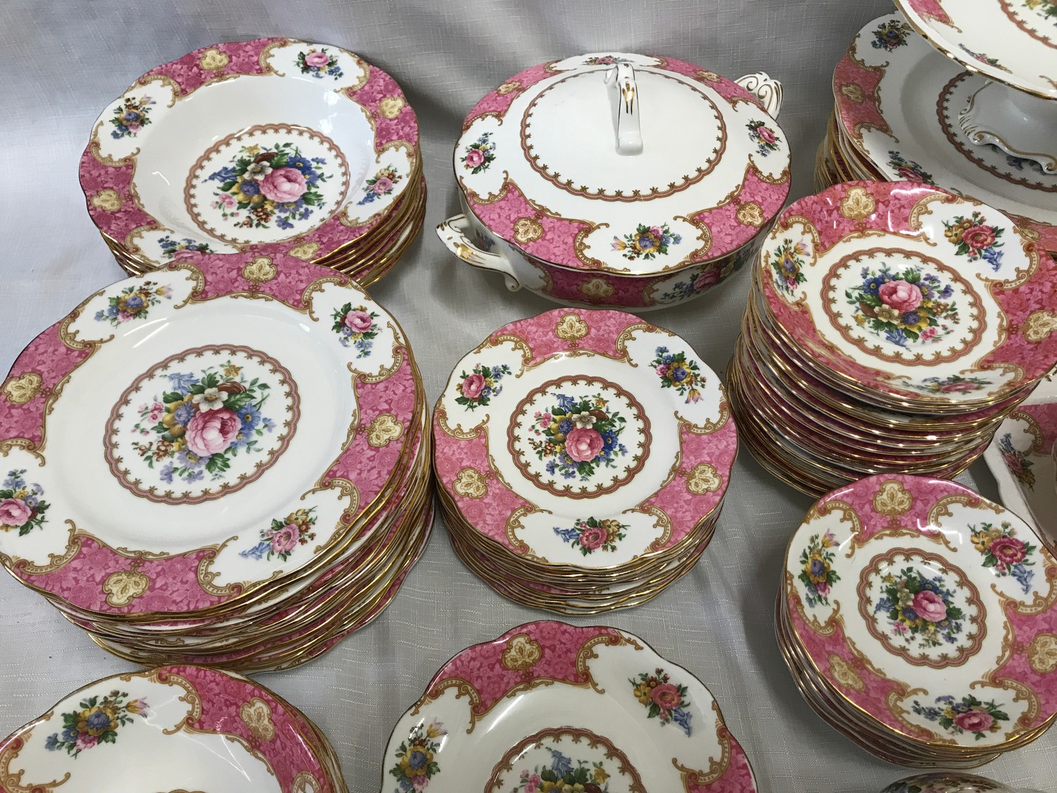 Royal Albert Lady Carlyle tea and dinner ware. Pink ground floral design with gilt border. 129 - Image 5 of 13