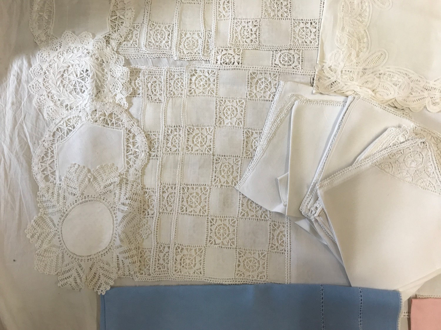 A selection of crocheted table linen of various sizes and sets.Condition ReportFairly good - Image 4 of 7