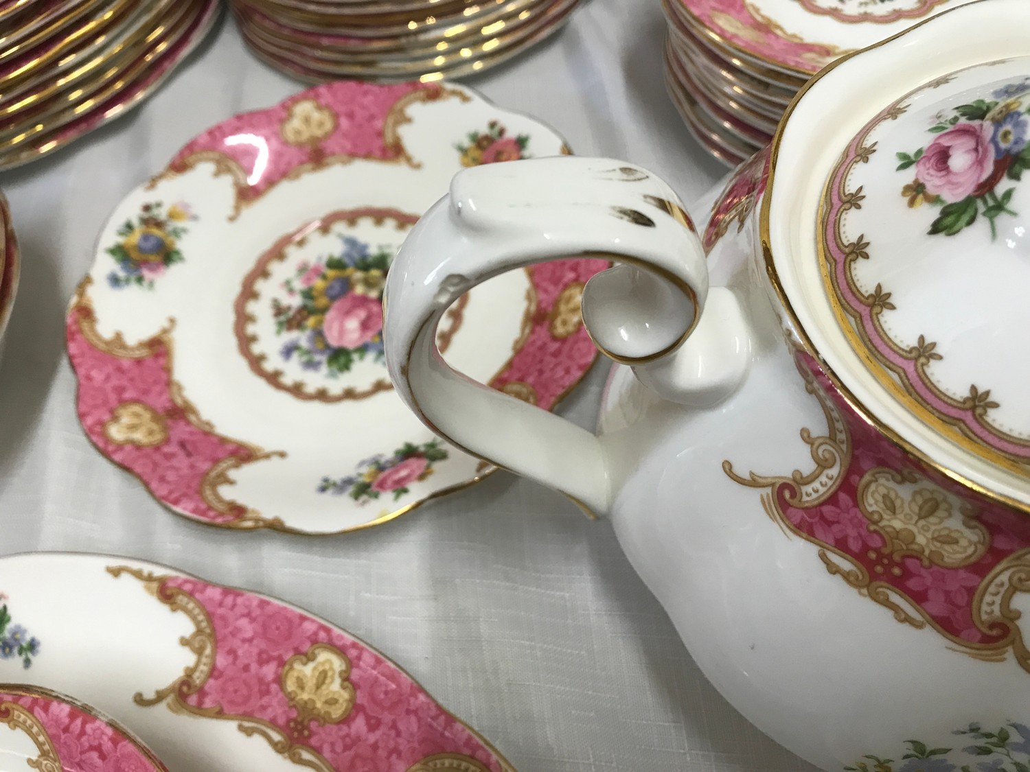 Royal Albert Lady Carlyle tea and dinner ware. Pink ground floral design with gilt border. 129 - Image 3 of 13