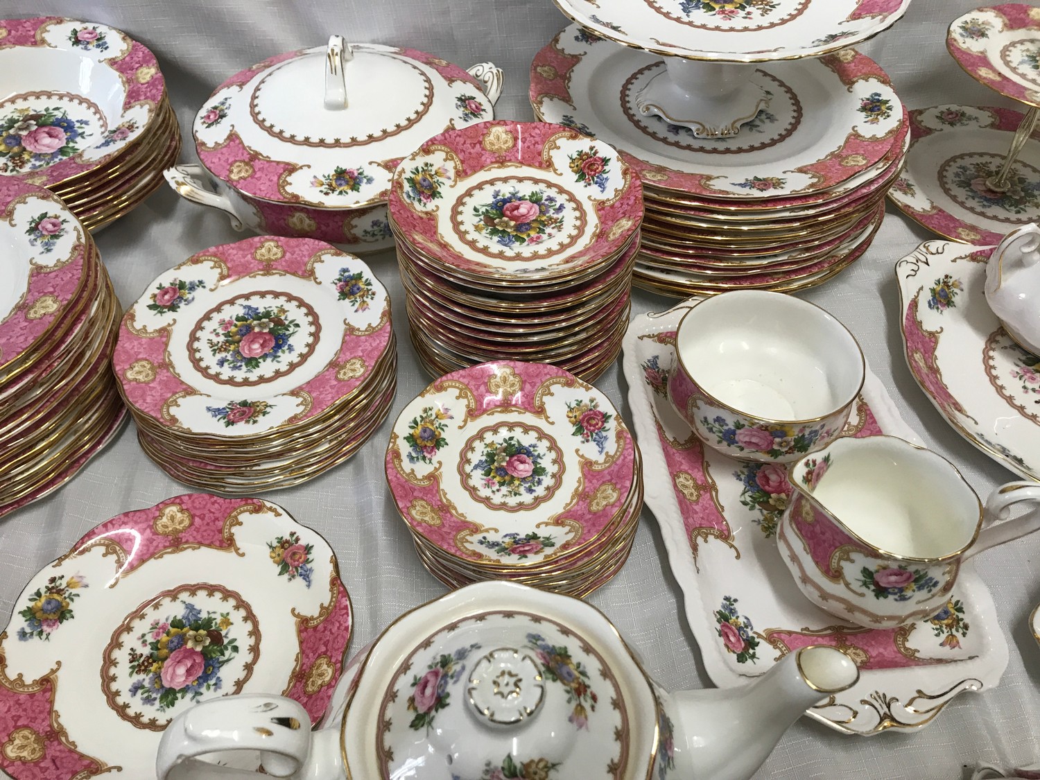 Royal Albert Lady Carlyle tea and dinner ware. Pink ground floral design with gilt border. 129 - Image 12 of 13