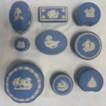 A selection of 9 Wedgwood Jasperware trinket boxes with lids, of various sizes and shapes.