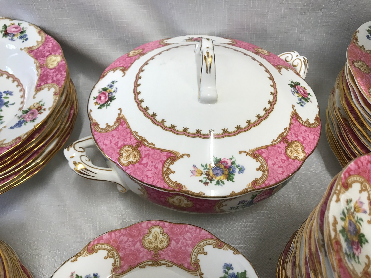 Royal Albert Lady Carlyle tea and dinner ware. Pink ground floral design with gilt border. 129 - Image 11 of 13